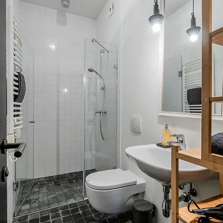 Апартаменты Domillion 1bdr Unique And Warm Old Town Tr41 *